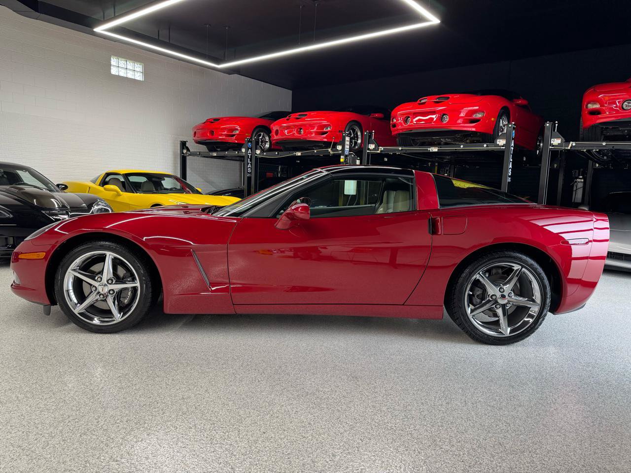 Used 2012 Chevrolet Corvette Coupe w/ 2LT Preferred Equipment Group RWD image 8