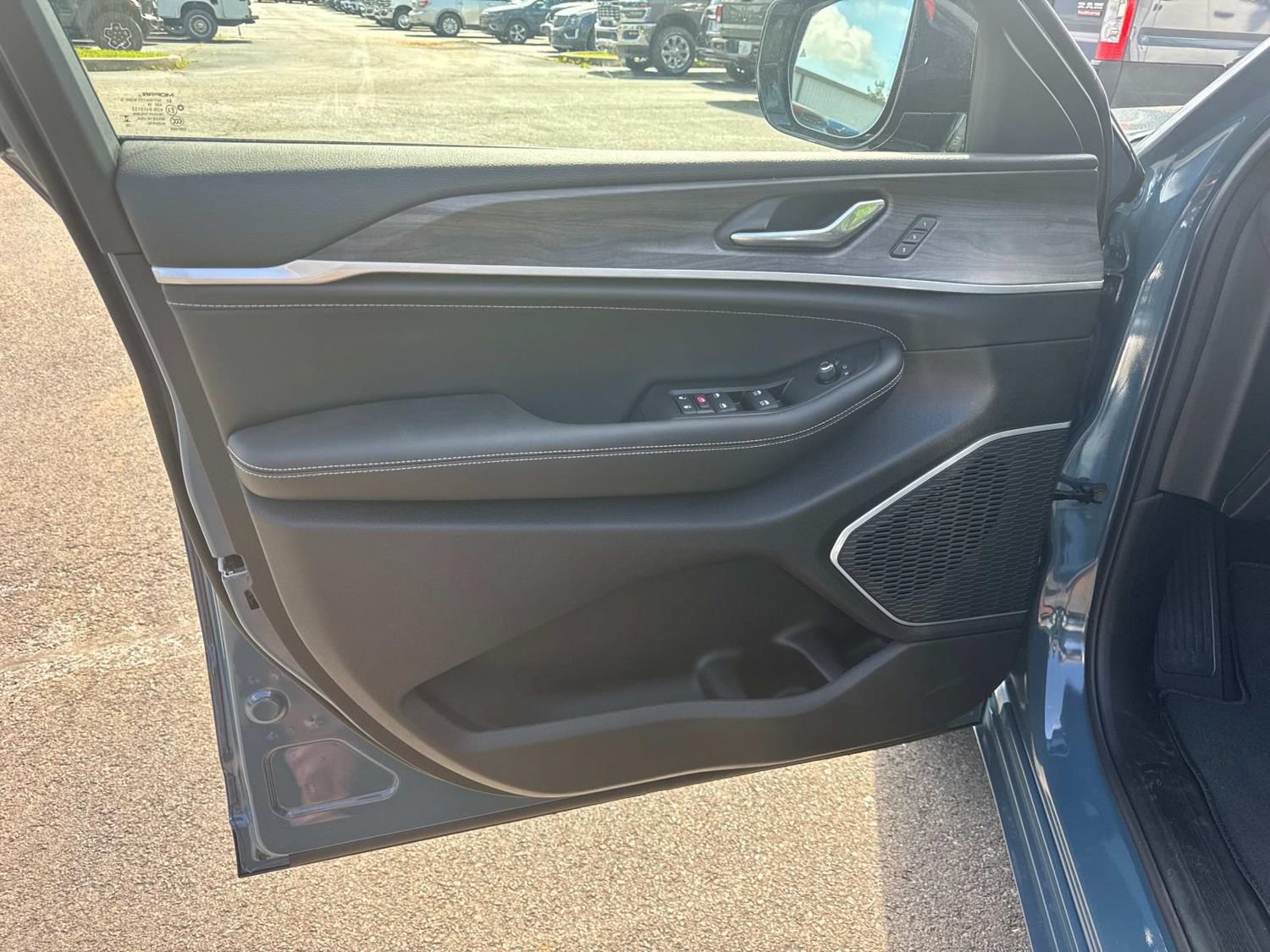New 2026 Jeep Grand Cherokee L Limited AWD/4WD image 27