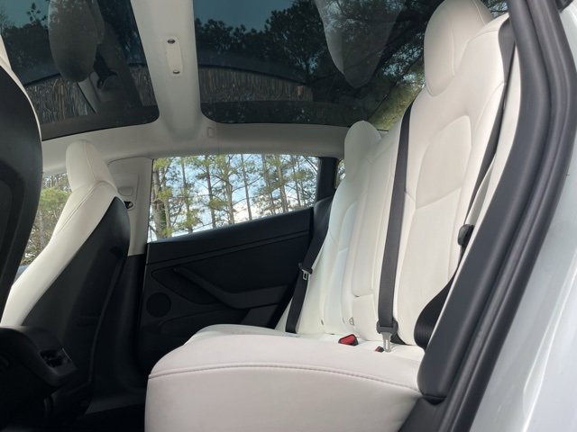 Used 2022 Tesla Model 3 Standard Range image 16