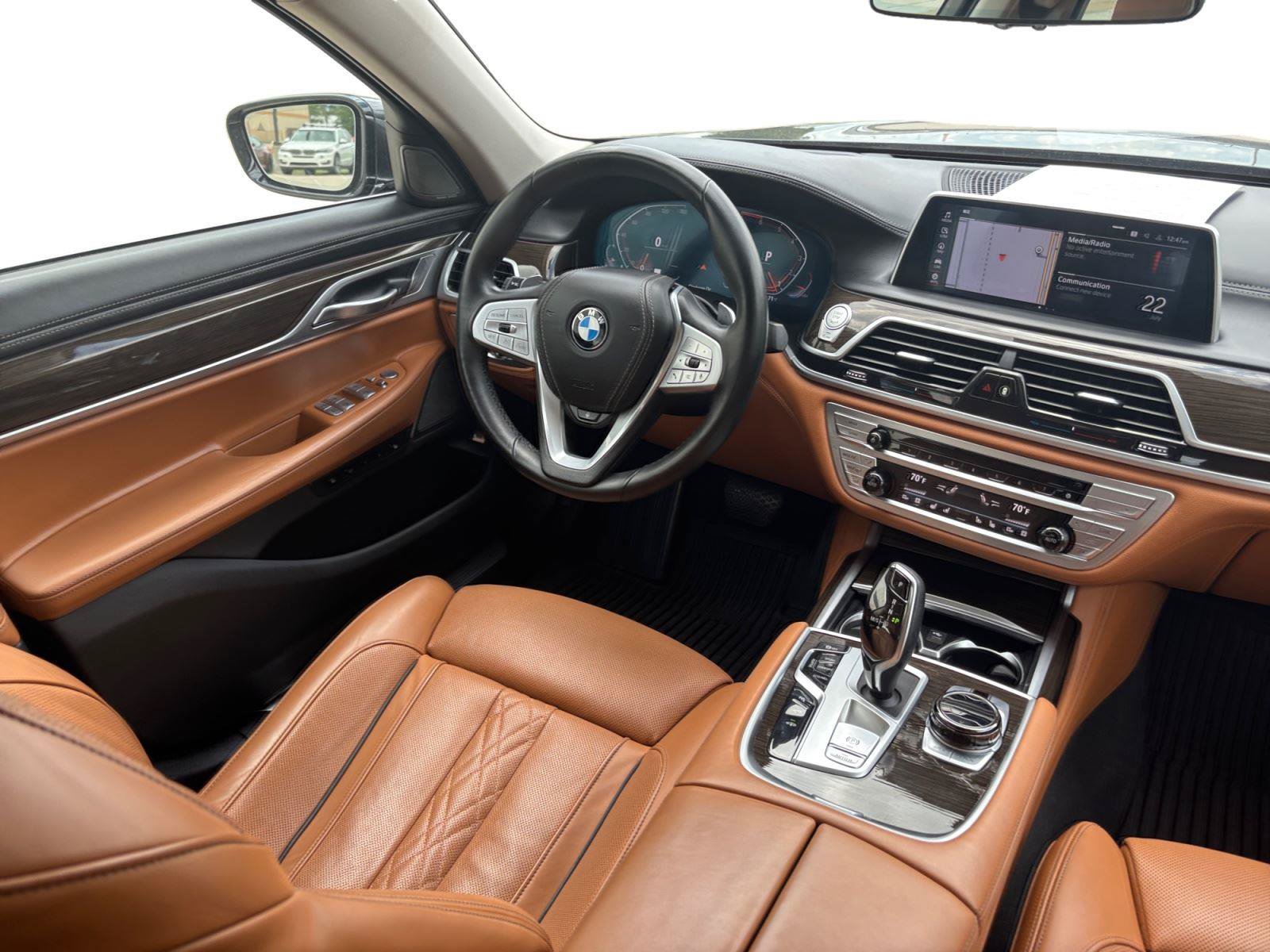 Used 2022 BMW 750Li xDrive AWD/4WD image 26