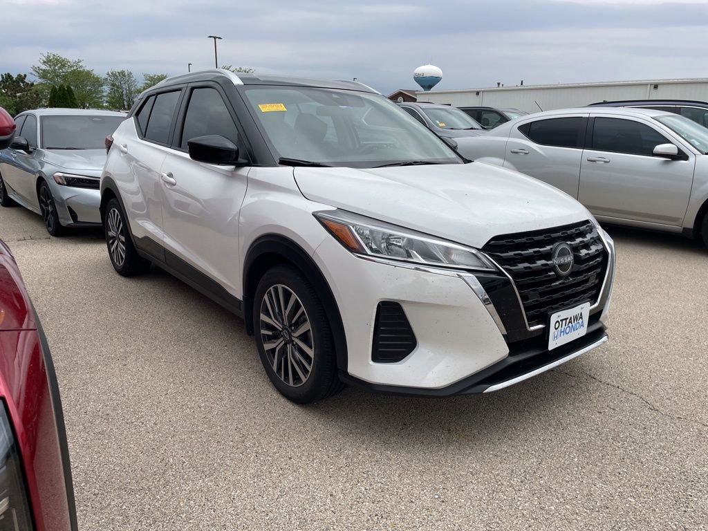 Used 2023 Nissan Kicks SV FWD image 1