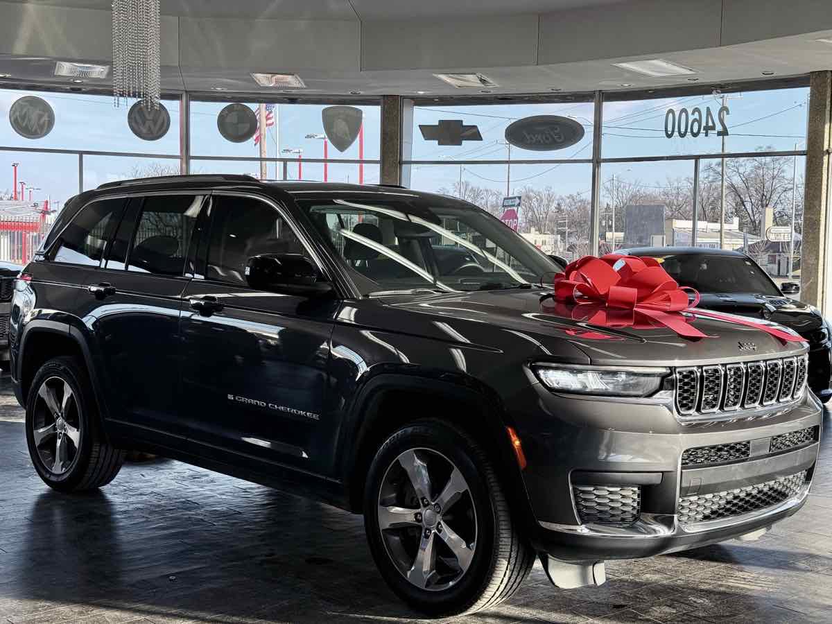 Used 2023 Jeep Grand Cherokee Laredo w/ Luxury Tech Group I image 1