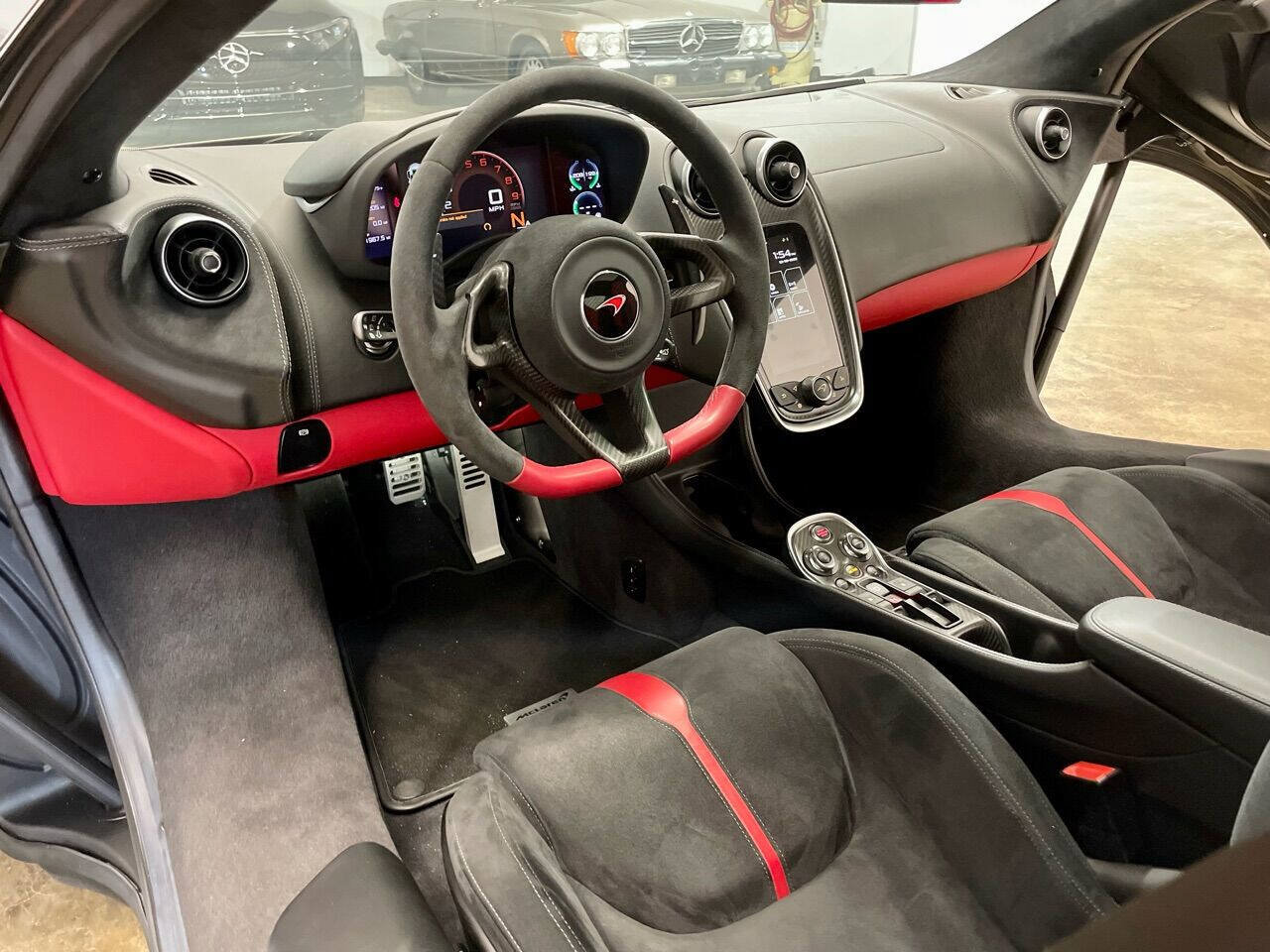 Used 2017 McLaren 570S RWD image 32