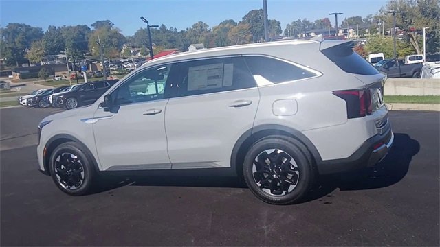New 2026 Kia Sorento S image 8
