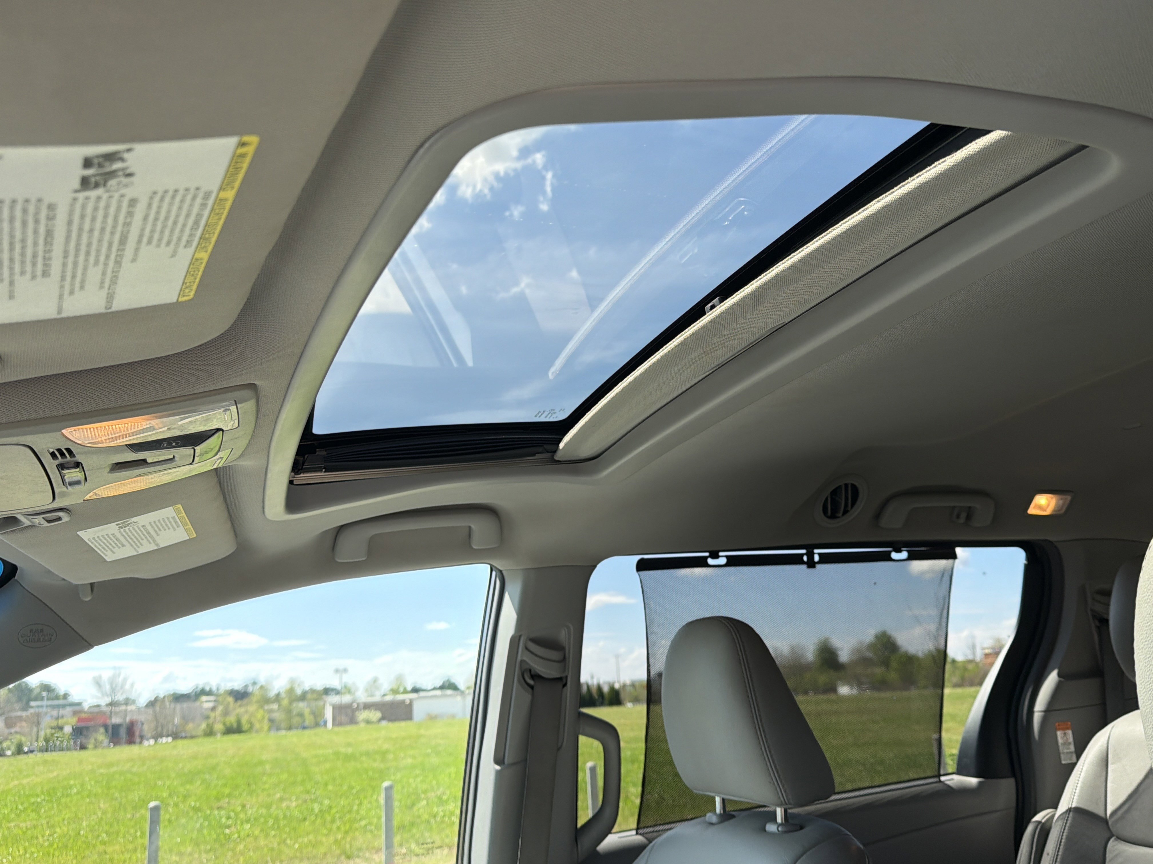 Used 2017 Toyota Sienna XLE image 11