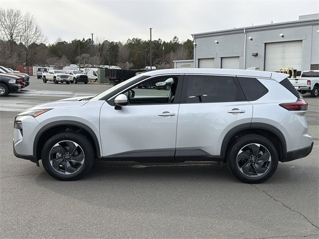 Used 2024 Nissan Rogue SV image 10
