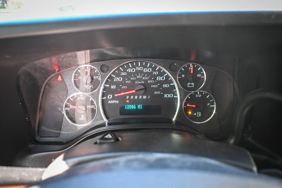 Used 2024 Chevrolet Express 2500 Extended w/ Driver Convenience Package RWD image 8