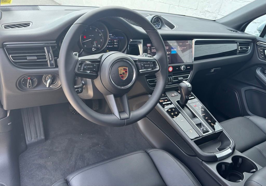 New 2026 Porsche Macan AWD/4WD image 4