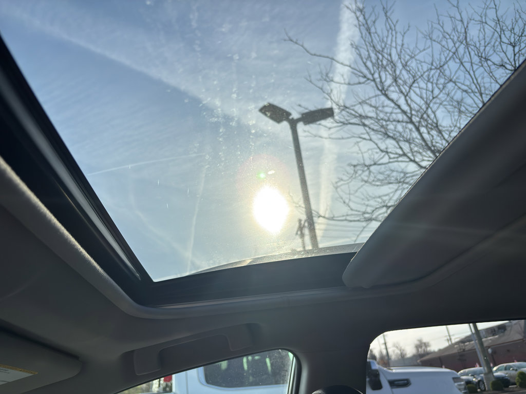 Used 2016 Toyota RAV4 Limited w/ Advanced Technology Package image 6