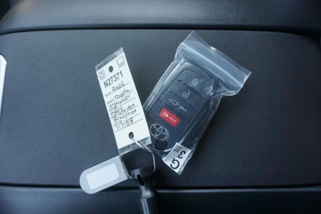 New 2026 Toyota Highlander Platinum image 37