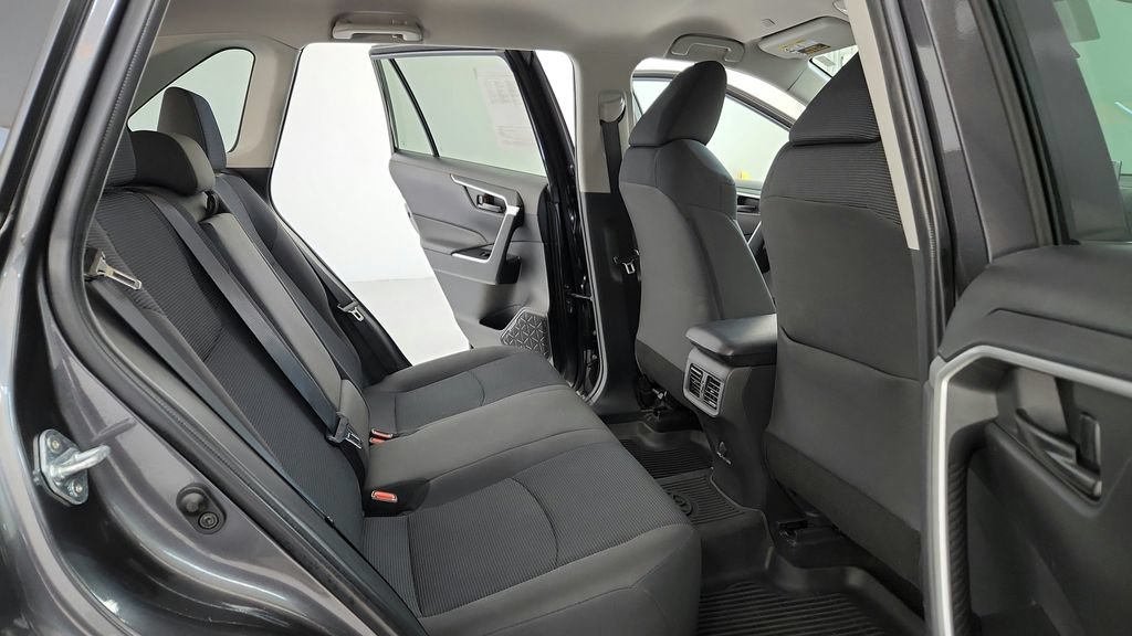 Used 2023 Toyota RAV4 LE AWD/4WD image 18