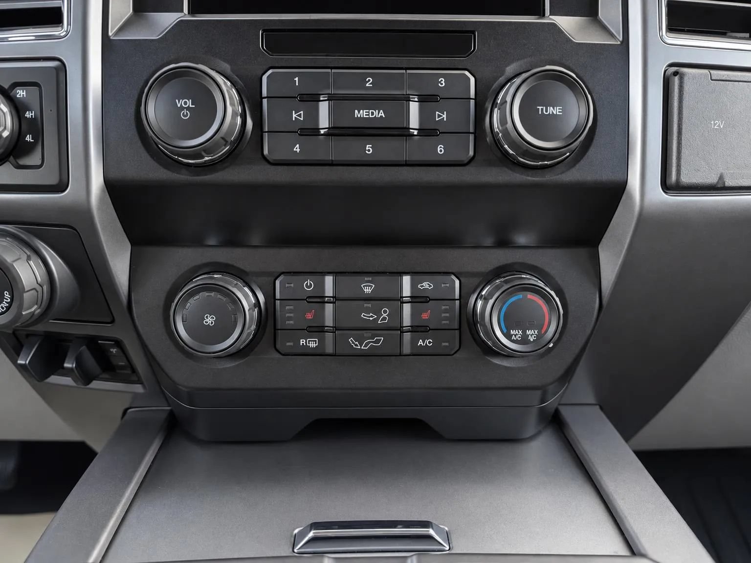 Used 2019 Ford F150 XLT w/ Equipment Group 302A Luxury AWD/4WD image 29