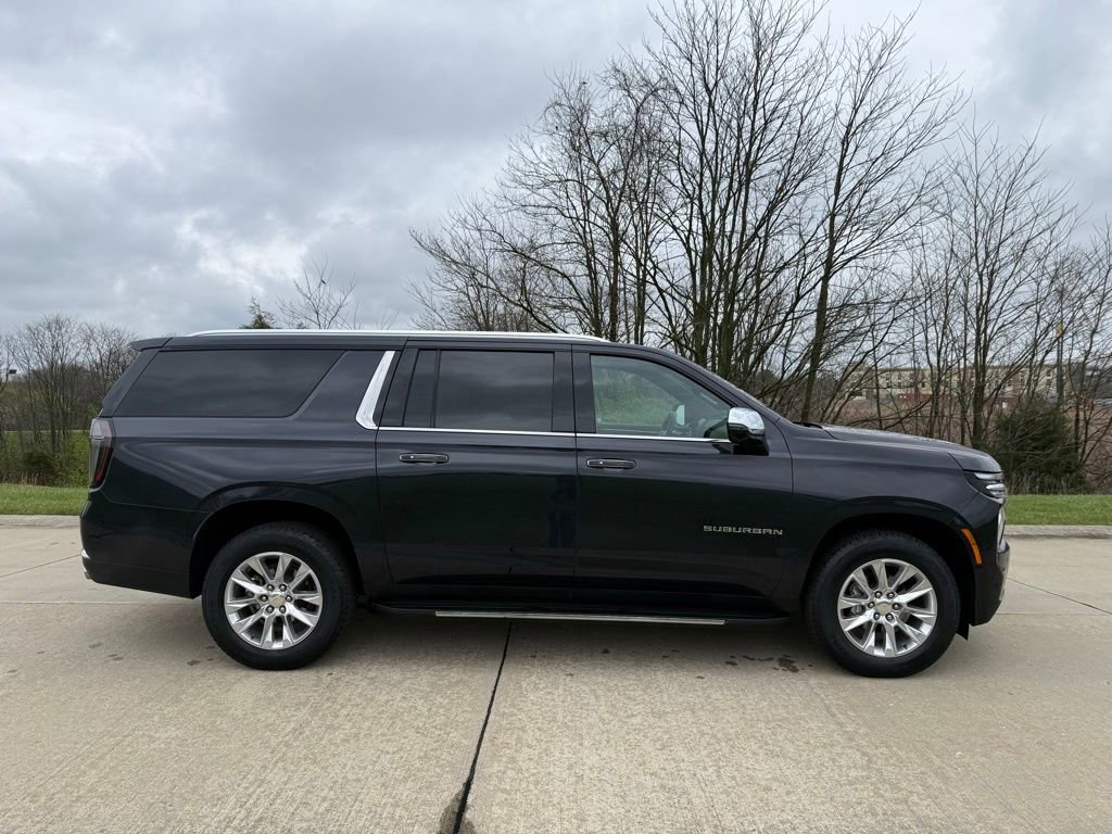 Used 2025 Chevrolet Suburban Premier image 2