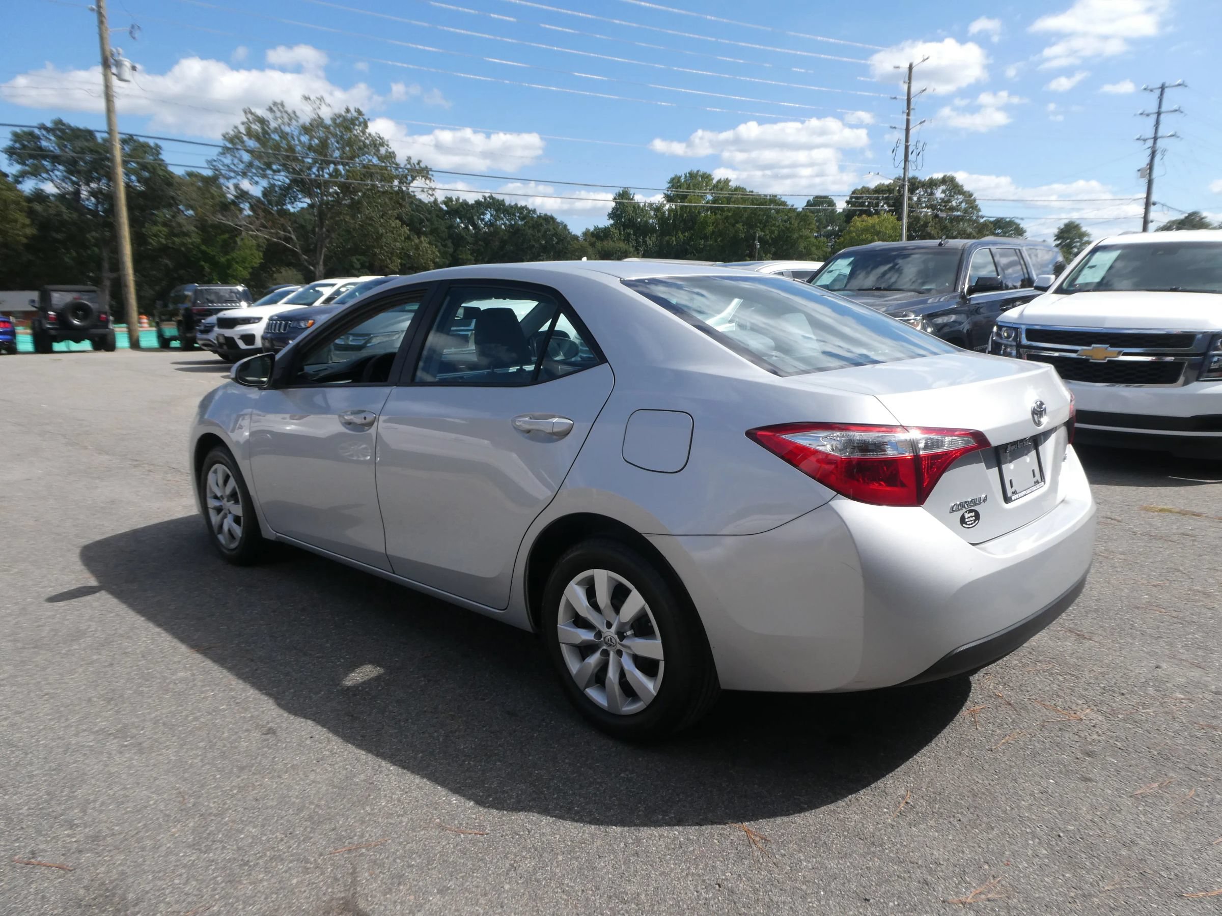 Used 2015 Toyota Corolla LE FWD image 8