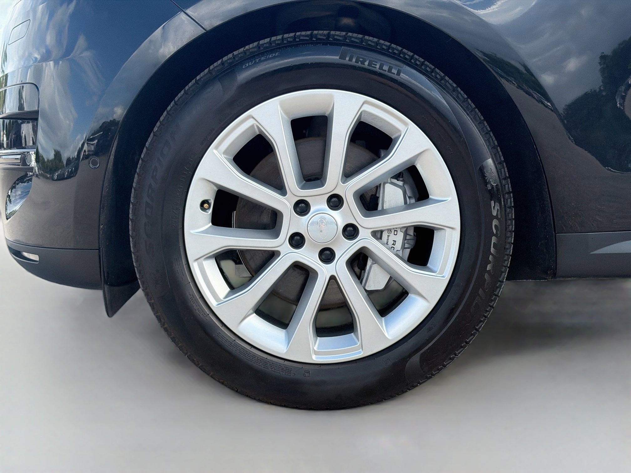 Used 2025 Land Rover Range Rover Sport SE AWD/4WD image 44