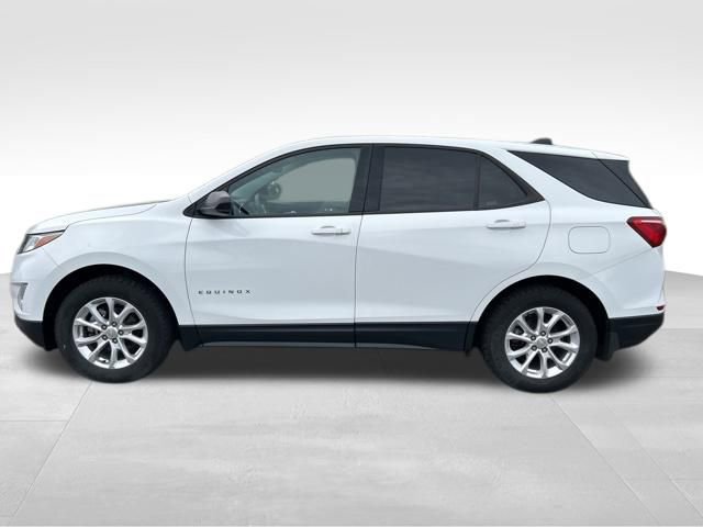Used 2019 Chevrolet Equinox LS w/ LS Convenience Package AWD/4WD image 3