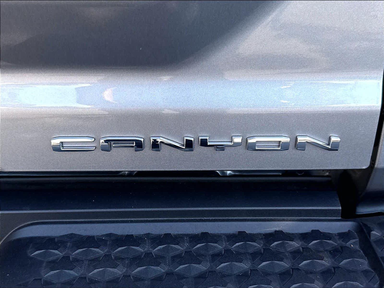 Used 2025 GMC Canyon Denali AWD/4WD image 24