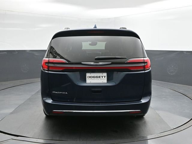 Used 2022 Chrysler Pacifica Touring-L image 8