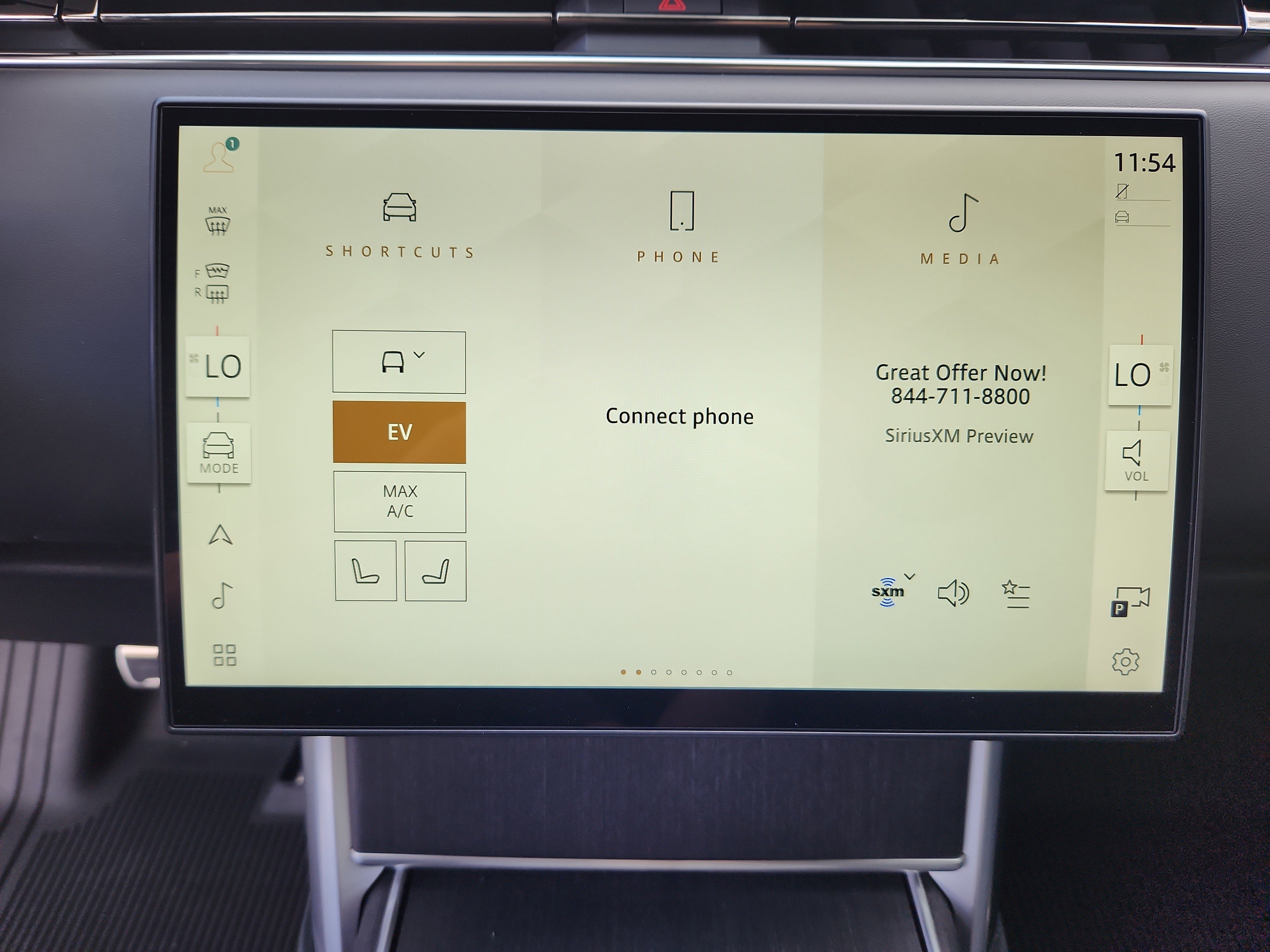 New 2025 Land Rover Range Rover SE image 17