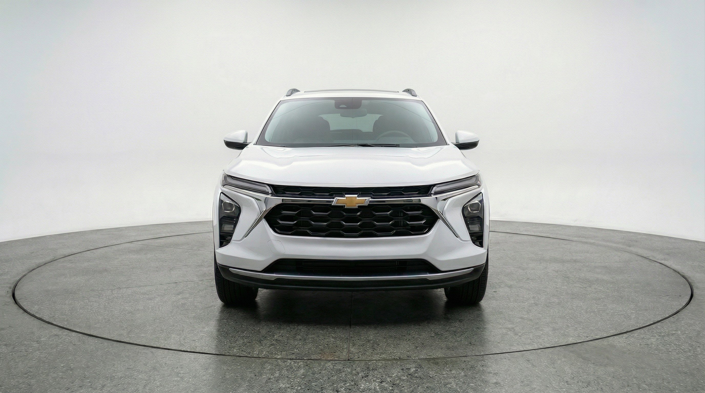 Used 2025 Chevrolet Trax LT image 2