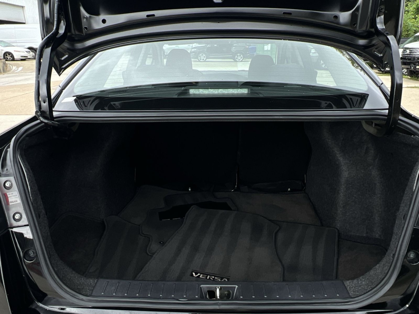 Used 2024 Nissan Versa SR FWD image 32