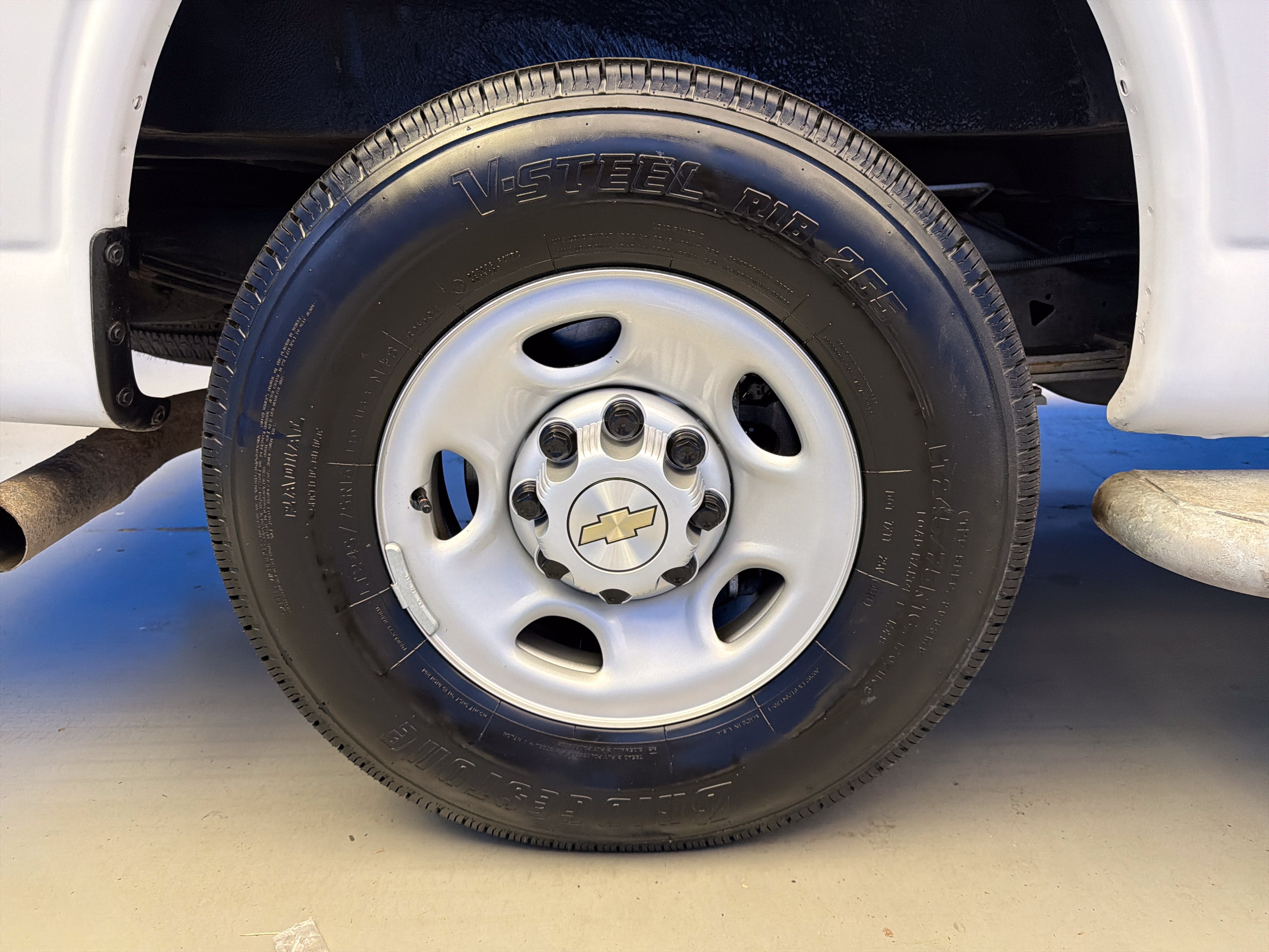Used 2024 Chevrolet Express 2500 w/ Driver Convenience Package RWD image 8