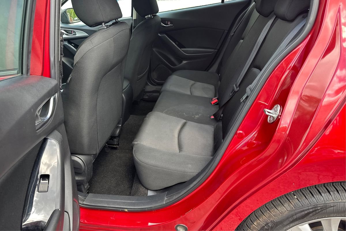 Used 2018 MAZDA MAZDA3 Sport FWD image 10