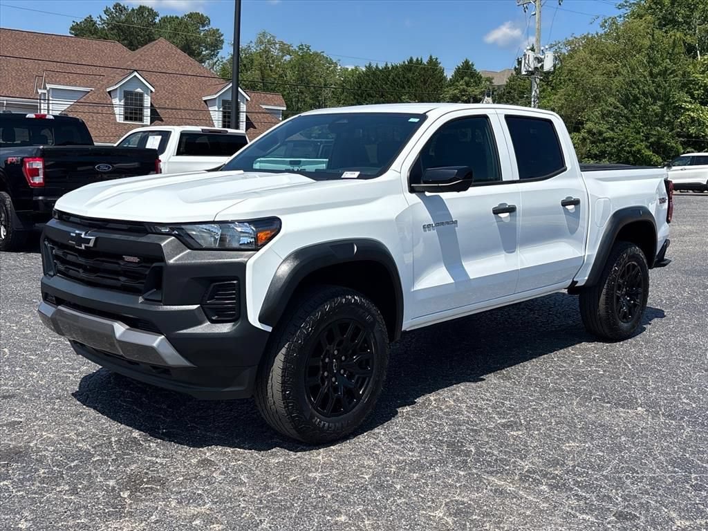 Used 2024 Chevrolet Colorado Trail Boss w/ Technology Package AWD/4WD image 3