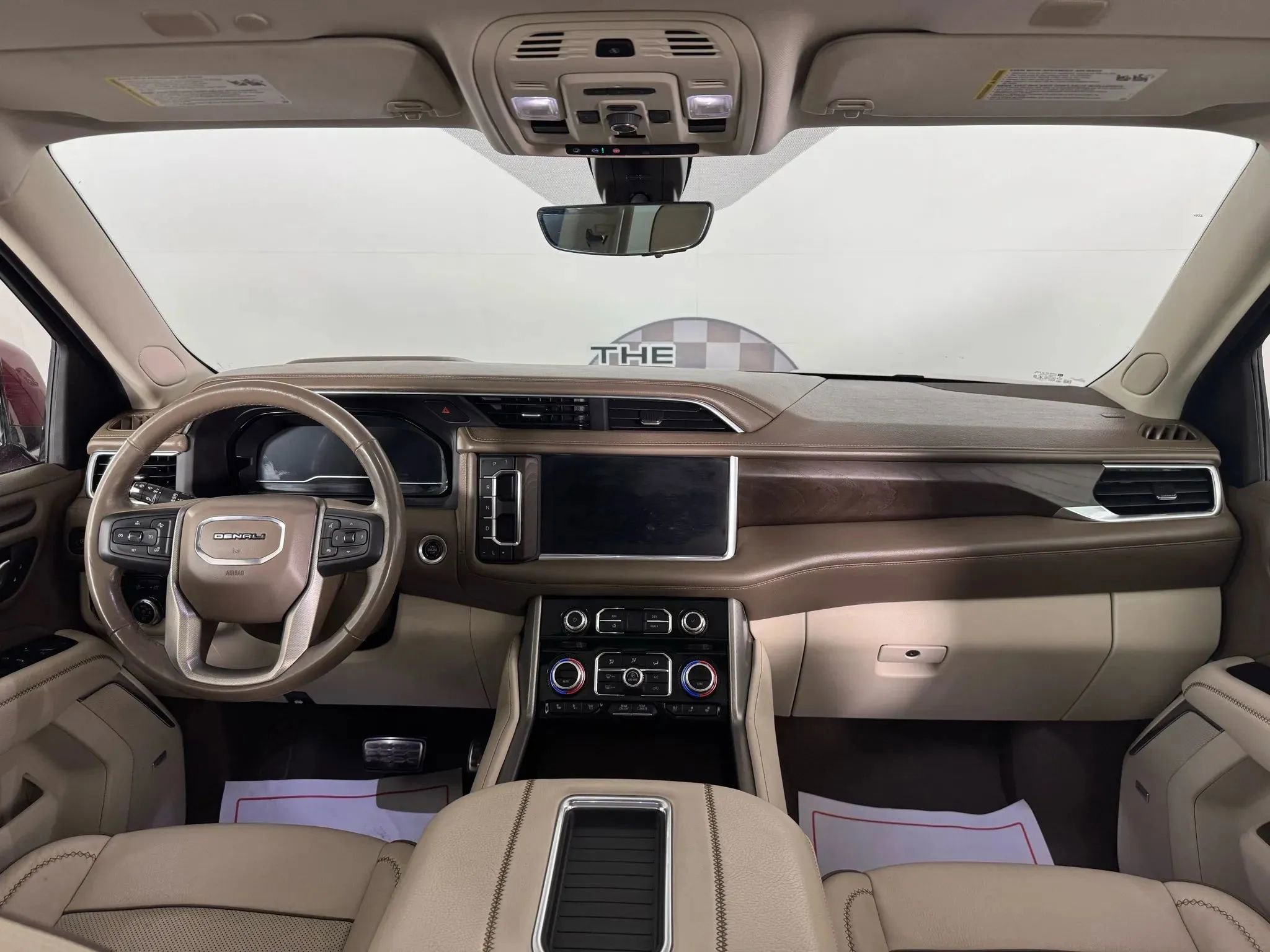 Used 2022 GMC Yukon XL Denali w/ Denali Premium Package image 11