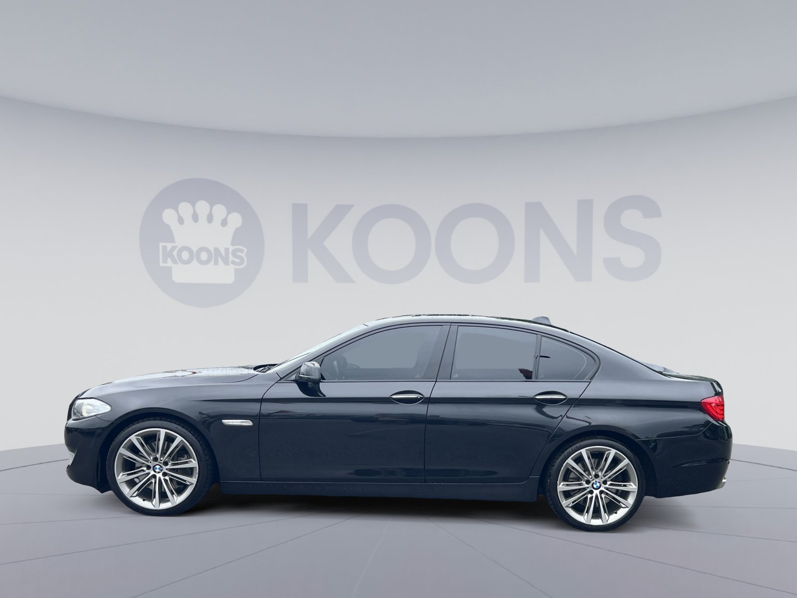 Used 2011 BMW 550i Sedan RWD image 2