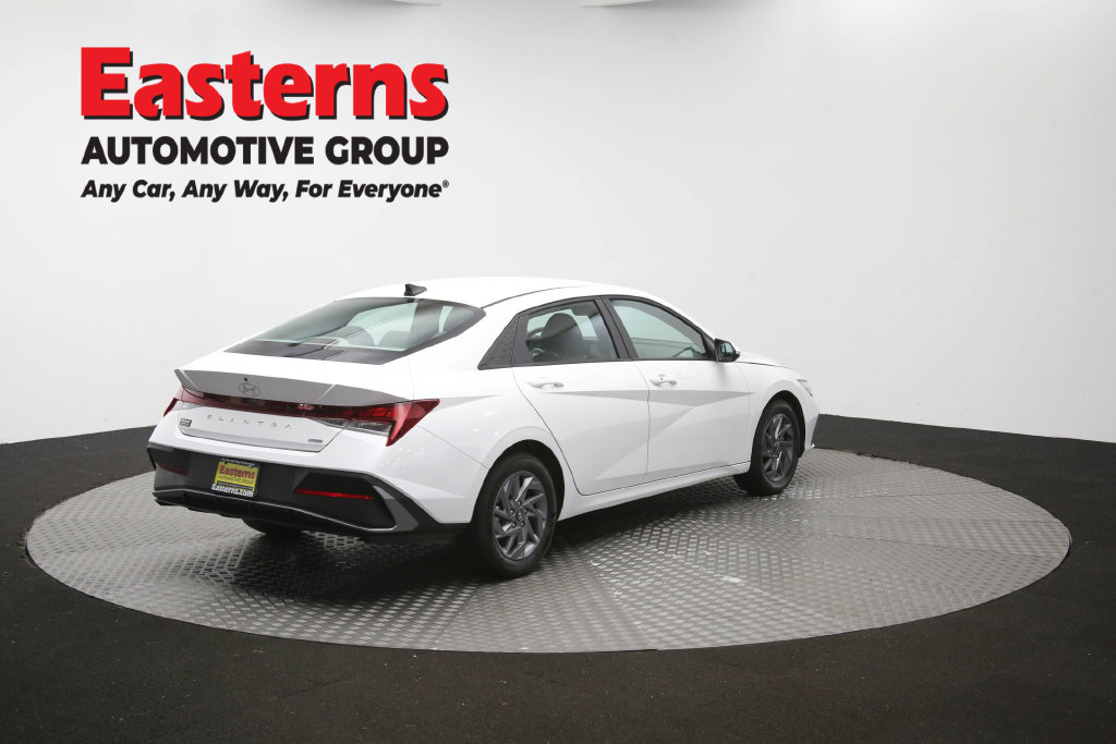 Used 2026 Hyundai Elantra Hybrid FWD image 42