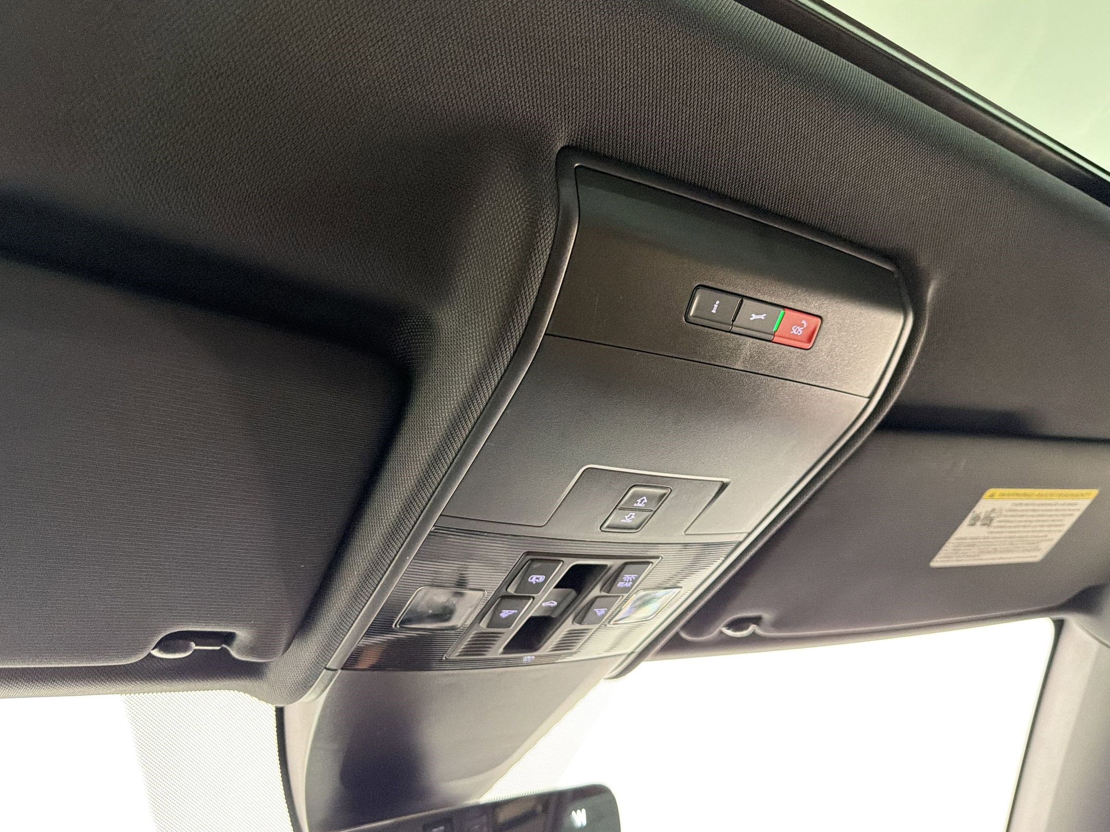 Used 2022 Volkswagen Atlas Cross Sport SEL R-Line image 31