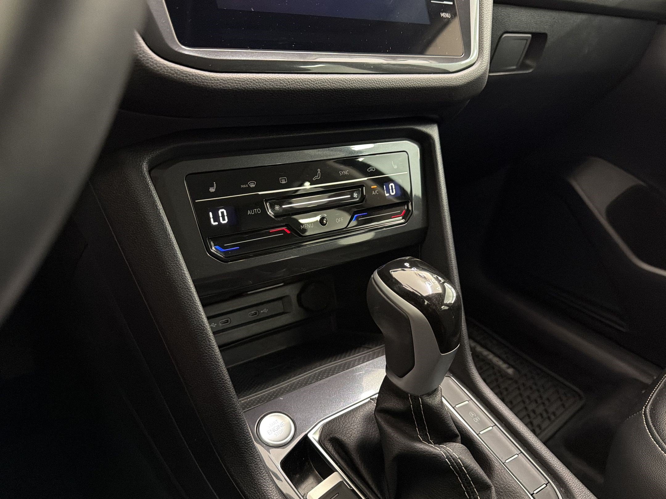 Used 2024 Volkswagen Tiguan SE FWD image 19