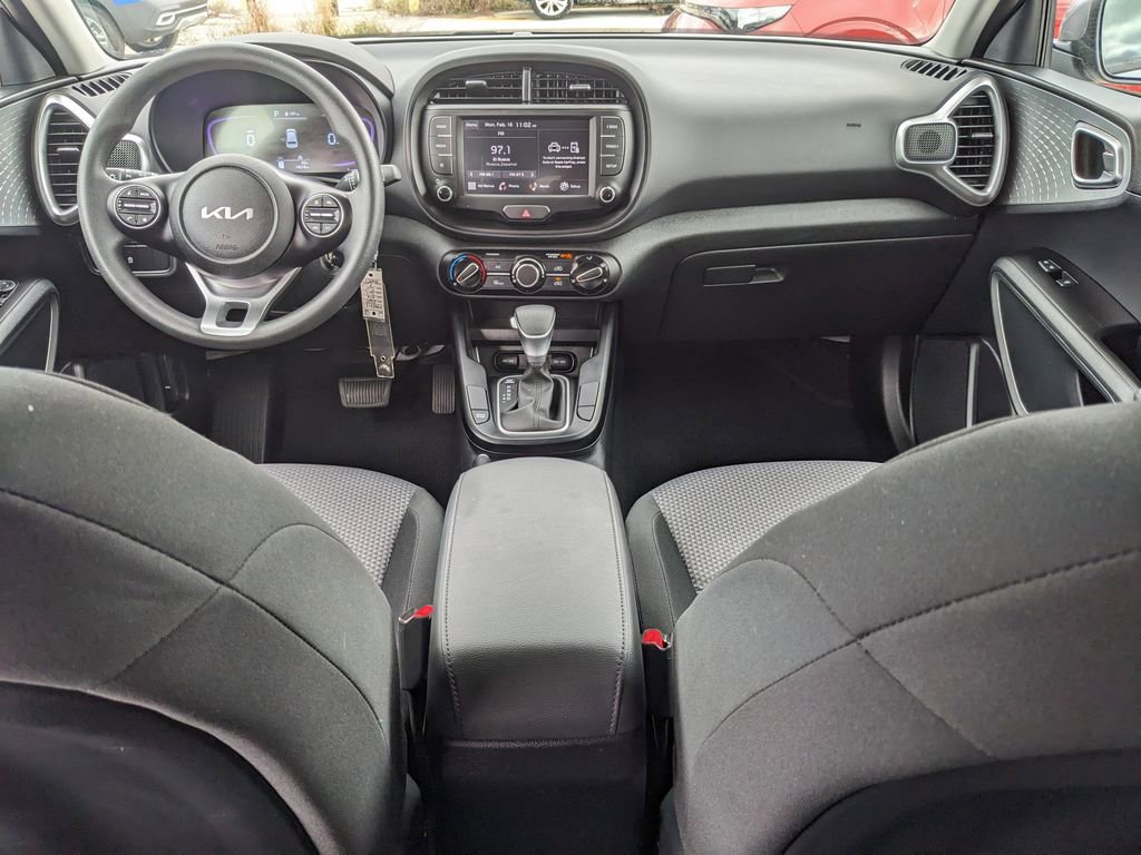 Certified 2025 Kia Soul LX image 15