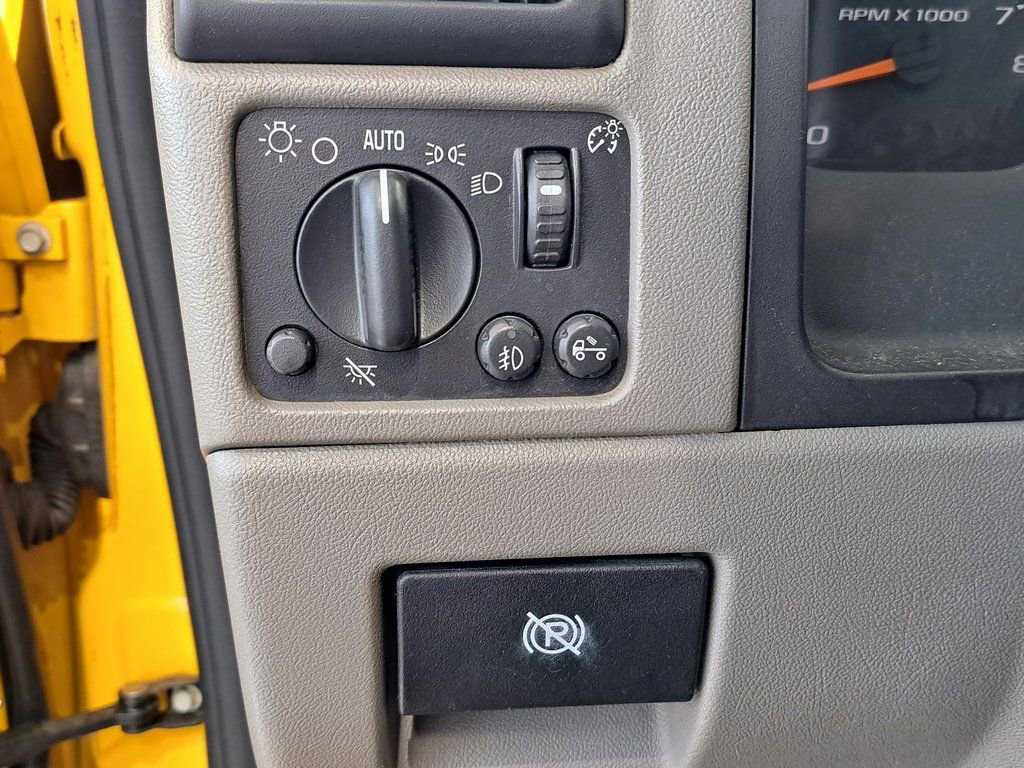 Used 2005 Chevrolet Colorado 2WD Regular Cab w/ Value Leader Package image 12