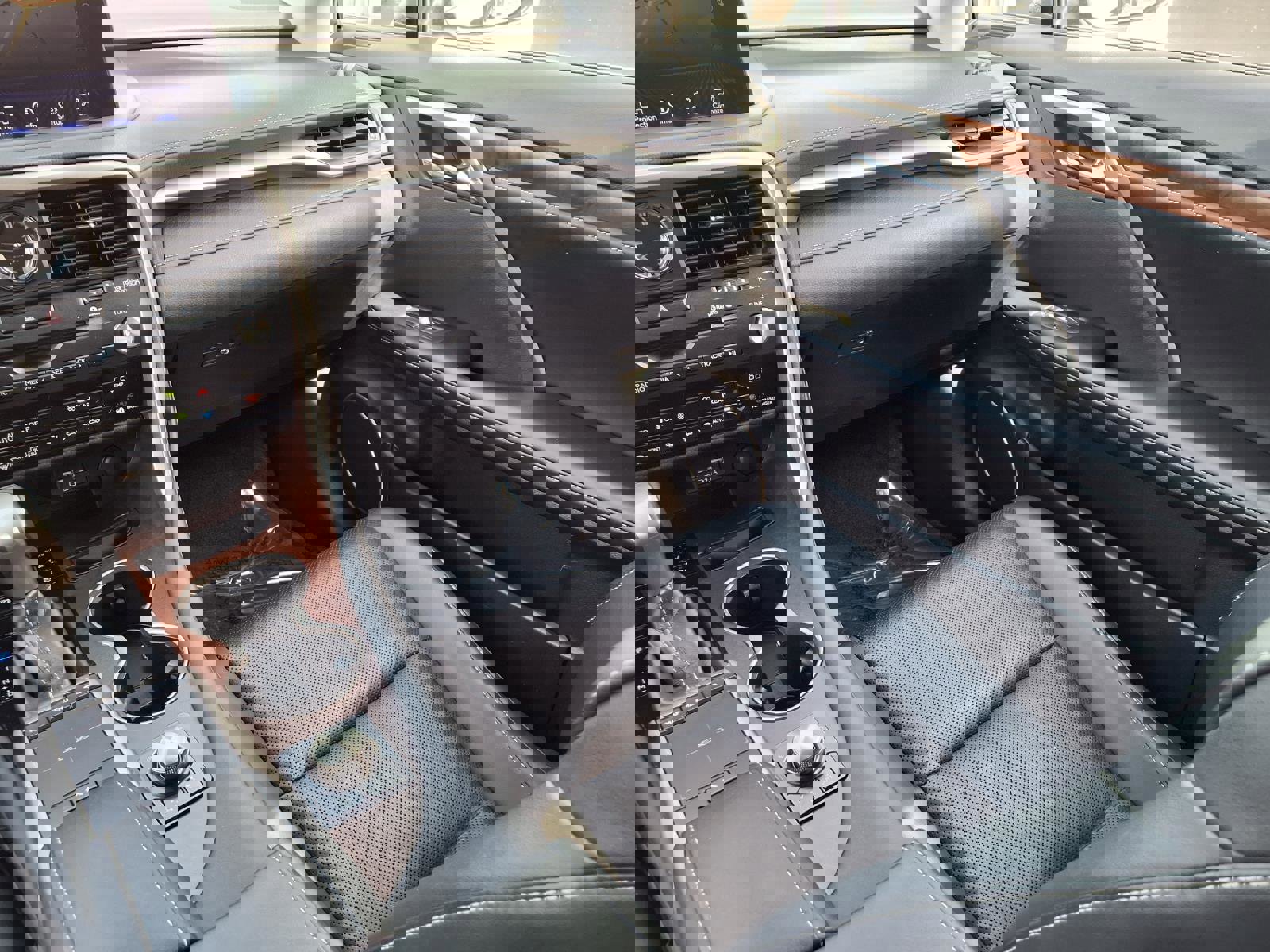 Used 2020 Lexus RX 350L Premium w/ Premium Package image 23