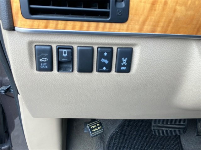 Used 2015 Nissan Armada Platinum w/ Platinum Reserve Package image 26