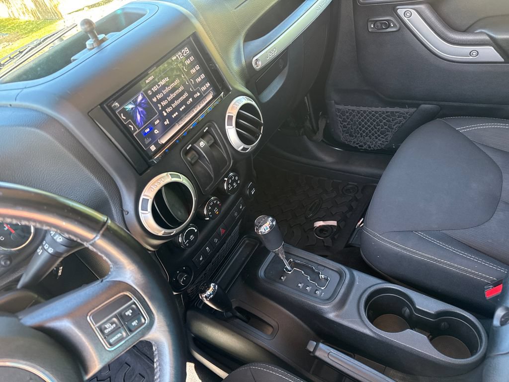 Used 2017 Jeep Wrangler Sahara AWD/4WD image 17