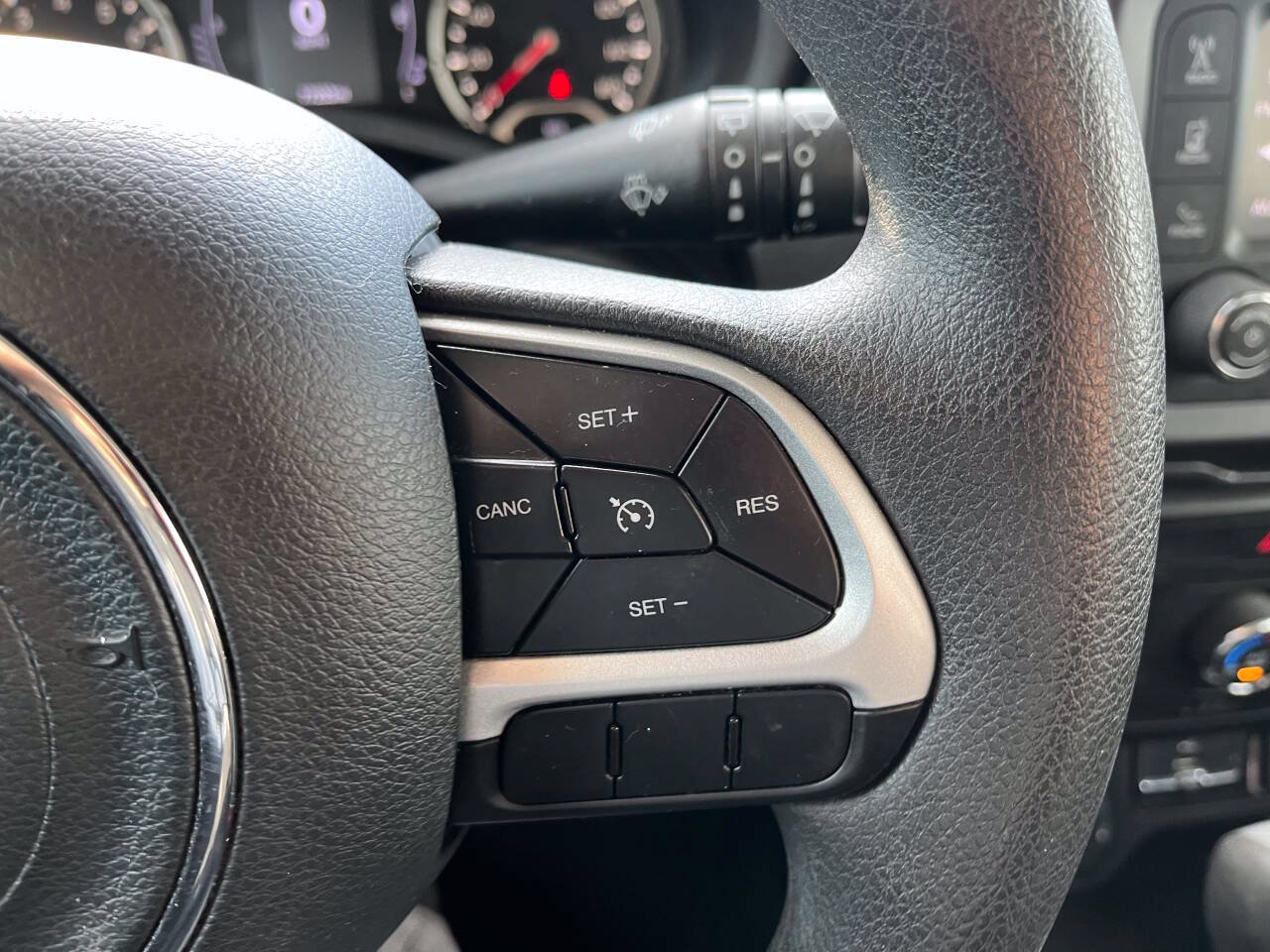 Used 2019 Jeep Renegade Sport w/ Sport Appearance Group AWD/4WD image 15