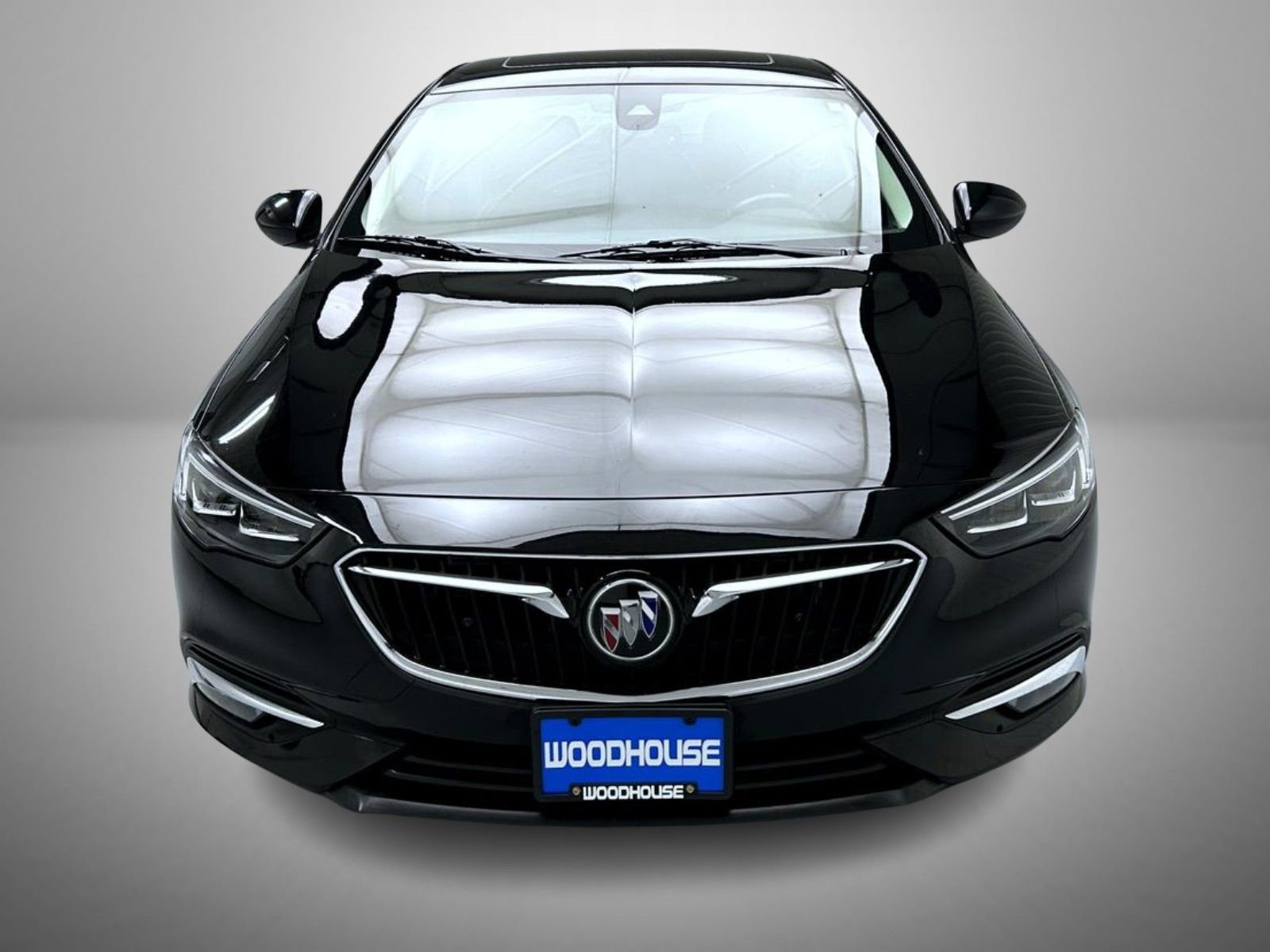 Used 2018 Buick Regal Essence w/ Driver Confidence Package #1 image 2