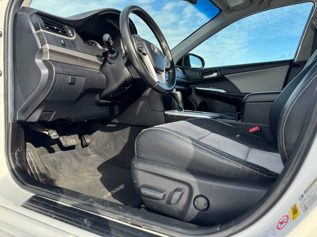 Used 2012 Toyota Camry SE w/ Leather Pkg image 11