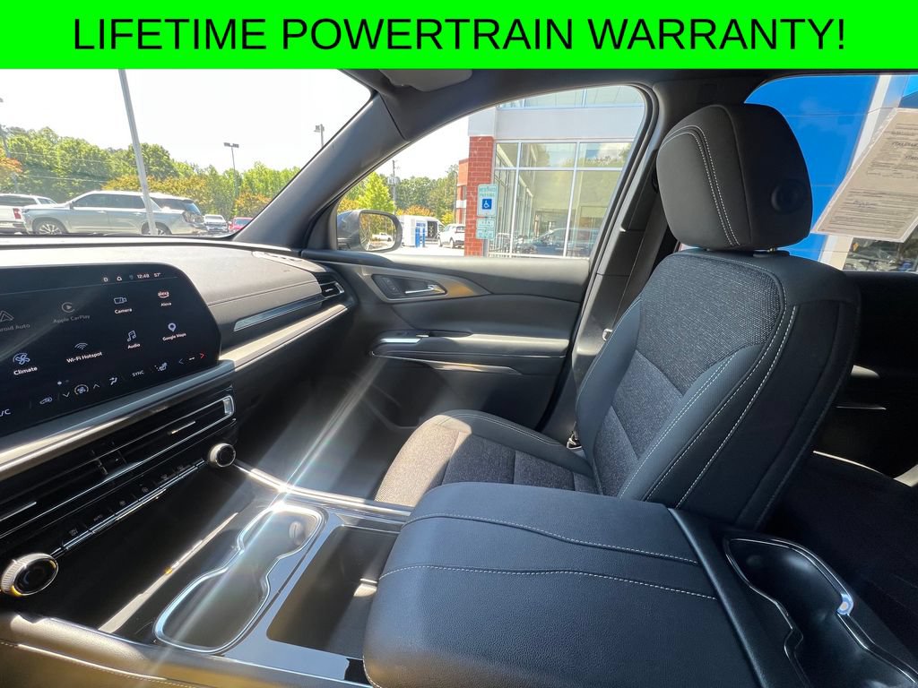 Used 2025 Chevrolet Traverse LT FWD image 13