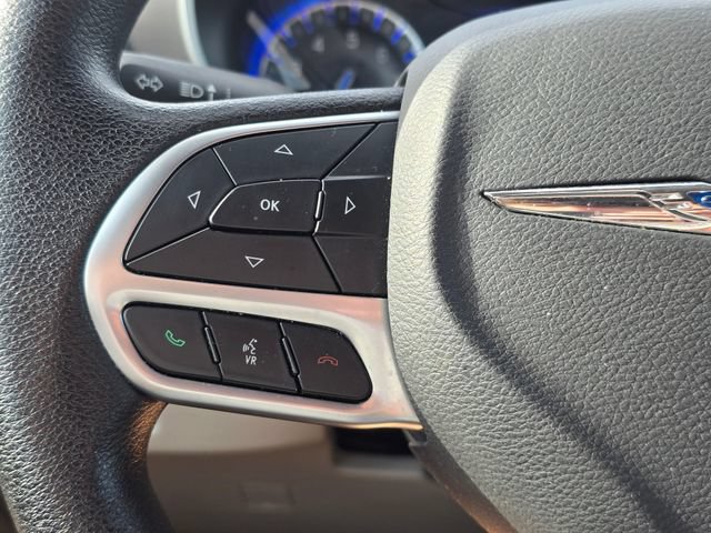 Used 2020 Chrysler Pacifica Touring w/ Advanced Safetytec Group FWD image 37