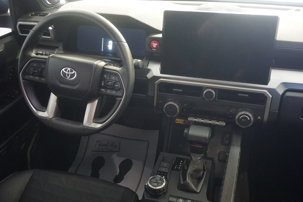 Used 2025 Toyota 4Runner TRD Off-Road Premium AWD/4WD image 32