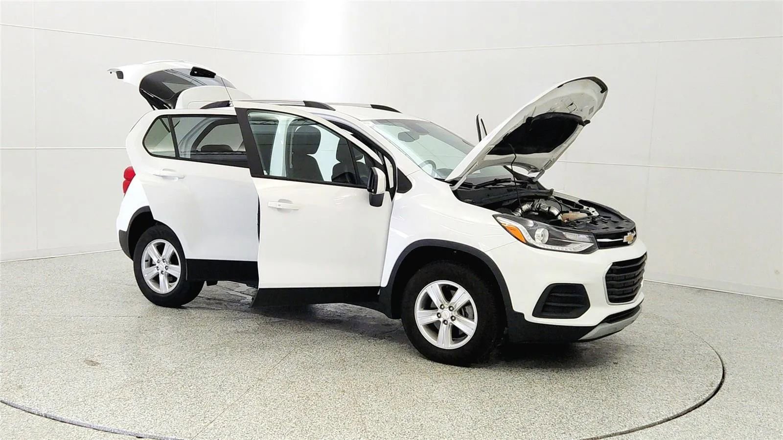 Used 2021 Chevrolet Trax LT w/ LT Convenience Package image 9