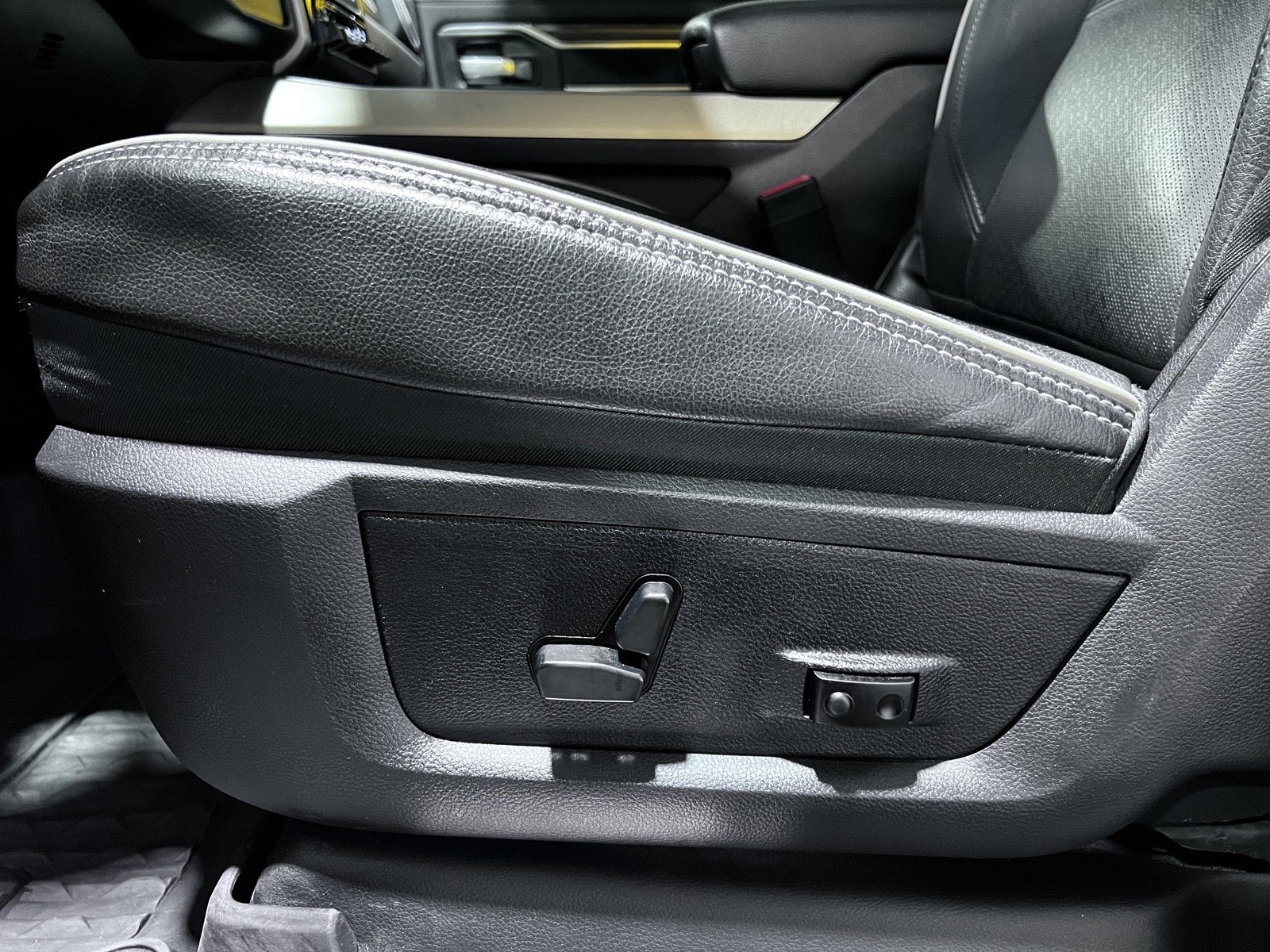 Used 2020 RAM 3500 Laramie image 25