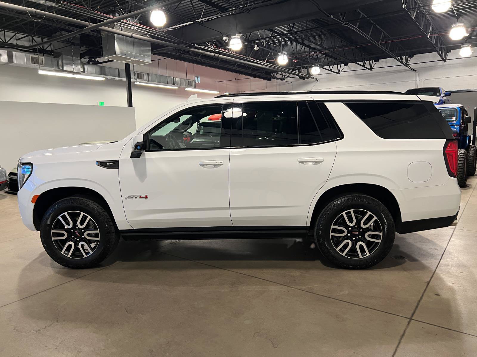 Used 2024 GMC Yukon AT4 w/ AT4 Premium Plus Package AWD/4WD image 6