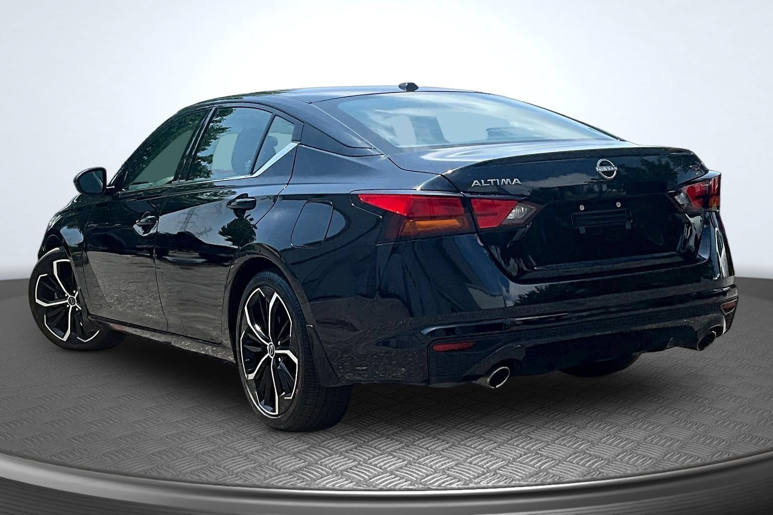 Used 2024 Nissan Altima 2.5 SR FWD image 4