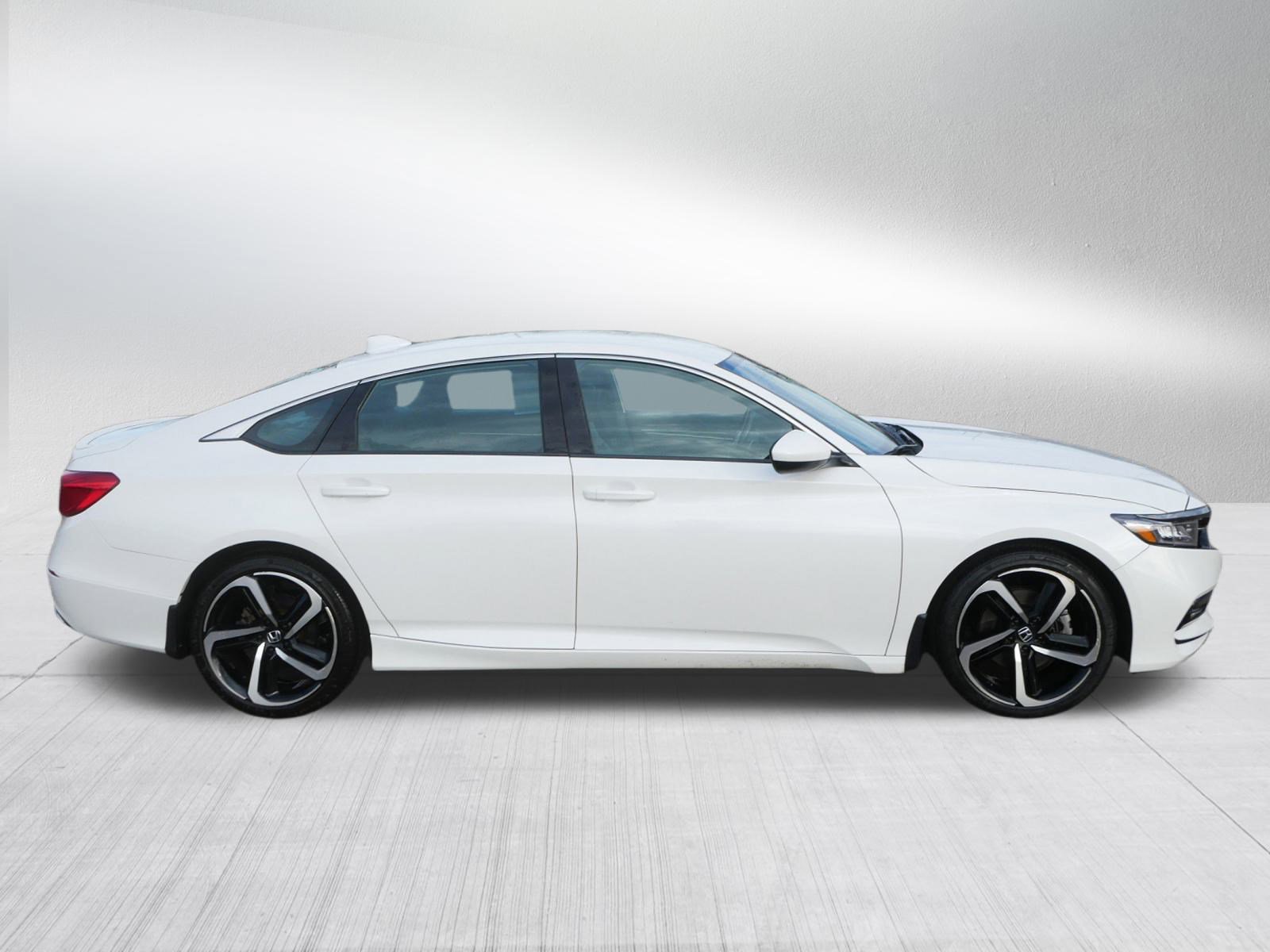 Used 2019 Honda Accord Sport image 2