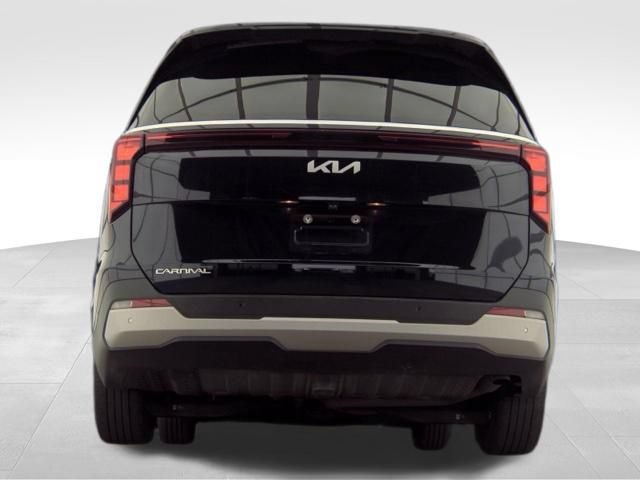 Used 2025 Kia Carnival FWD image 8